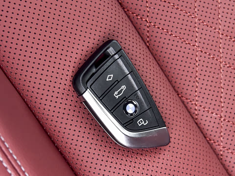2026�� 330Li M�˶���ҹ��װ