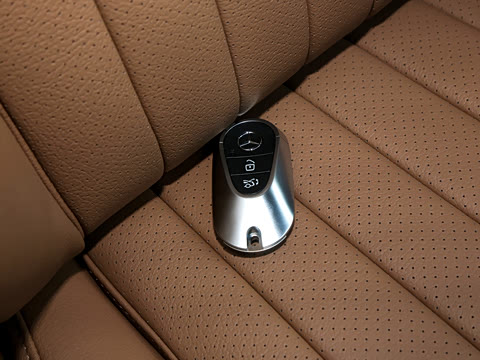 2026�� �Ŀ�� E 300 L ʱ���˶���