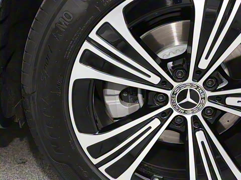 2025�� �Ŀ� E 260 L �˶���