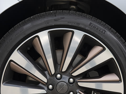 2026�� 4.4 V8 SV����� ����