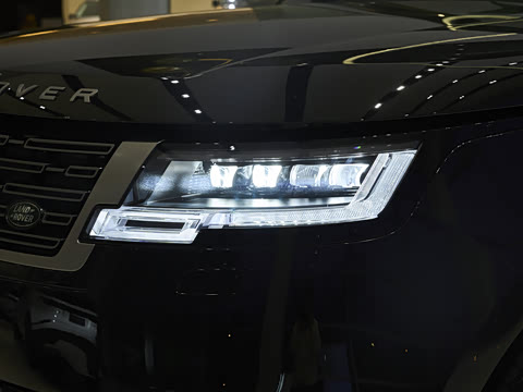 2026�� 3.0 L6 400PS SE�����