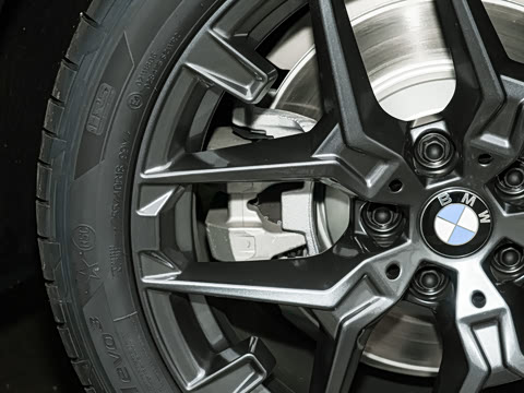 2026�� 330Li M�˶���ҹ��װ