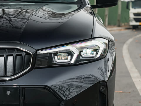 2026�� 330Li M�˶���ҹ��װ