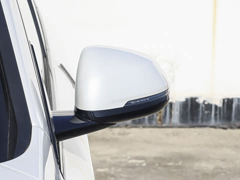 2025�� xDrive25Li M�˶���ҹ��װ