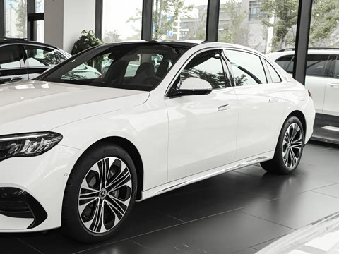 2024�� E 350 e L ���ʽ��϶����˶��γ�