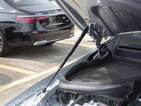 2025�� �Ŀ� GLC 260 L 4MATIC ������