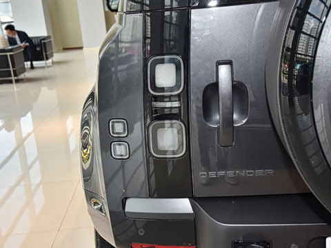 2026�� 110 3.0T P400 X-Dynamic HSE