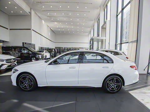 2026�� C 260 L �ҹ�˶���