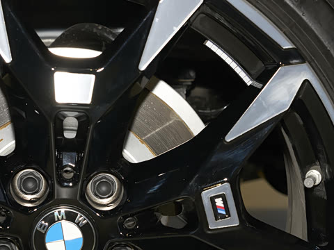 2026�� 225i M�˶���ҹ��װ