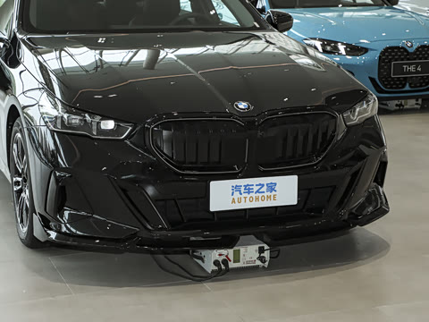 2026�� �Ŀ� 530Li xDrive M�˶���װ