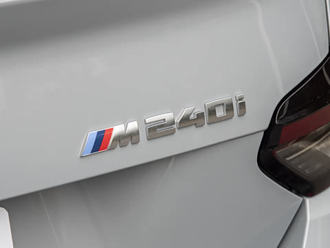 2026�� M240i xDrive