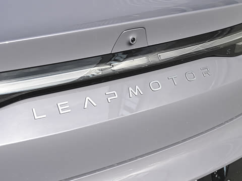 2027�� 590������