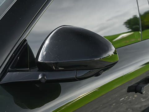 2025�� 240����Ultra�˶���