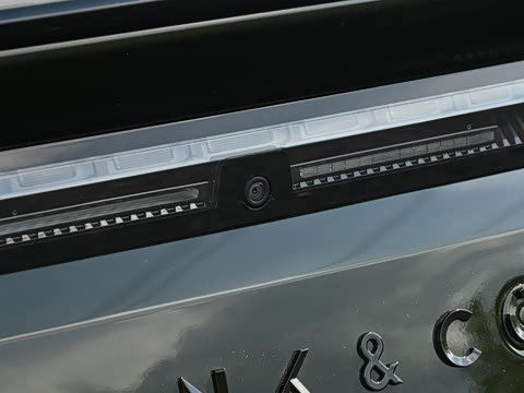 2025�� 240����Ultra�˶���