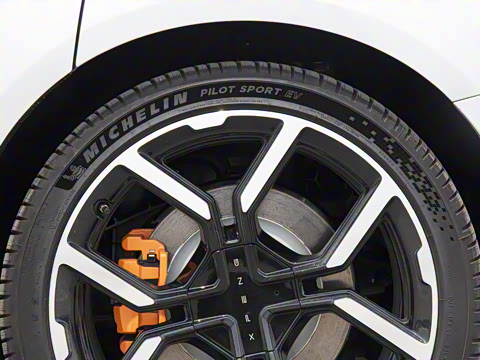 2025�� 702 ������ Ultra