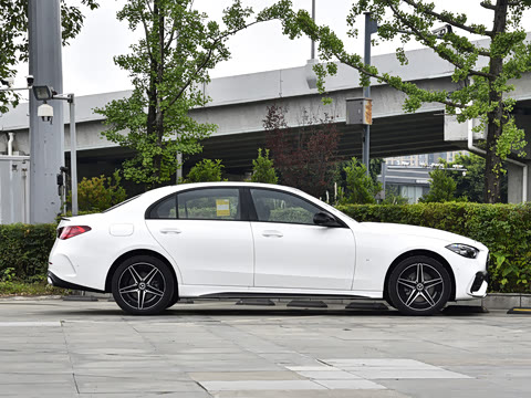 2026�� �Ŀ� C 260 L �ҹ�˶���