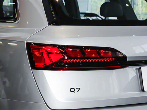 2025�� 55 TFSI quattro S line�����