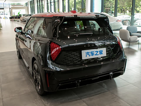 2026�� JOHN COOPER WORKS