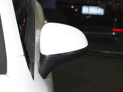 2026�� GLC 260 L 4MATIC ������