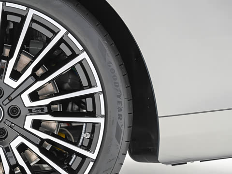 2027�� 740L �����