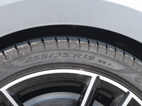 2025�� M240i xDrive