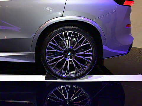 2025�� xDrive 40Li ������M�˶���ҹ��װ