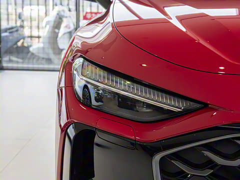 2026�� TFSI quattro 150kW �����޶���