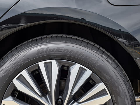 2025�� 2.0L SV �ڽ��