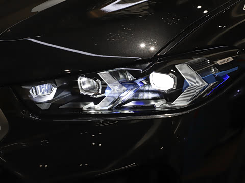 2026�� xDrive40i M�˶���װ