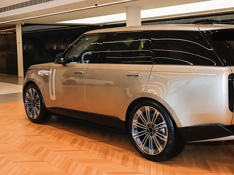 2026�� 3.0 L6 400PS AB�����