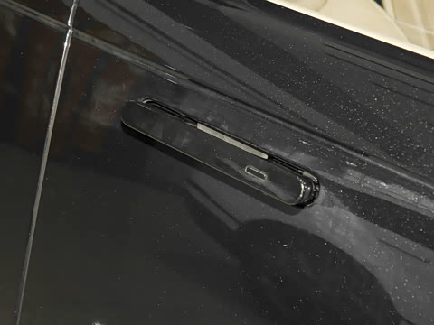 2026�� 3.0 L6 400PS SE�����