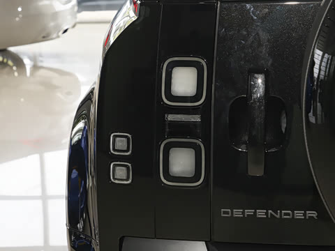 2026�� 110 3.0T P400 X-Dynamic HSE