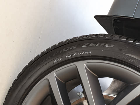 2025�� 400PS Dynamic SE