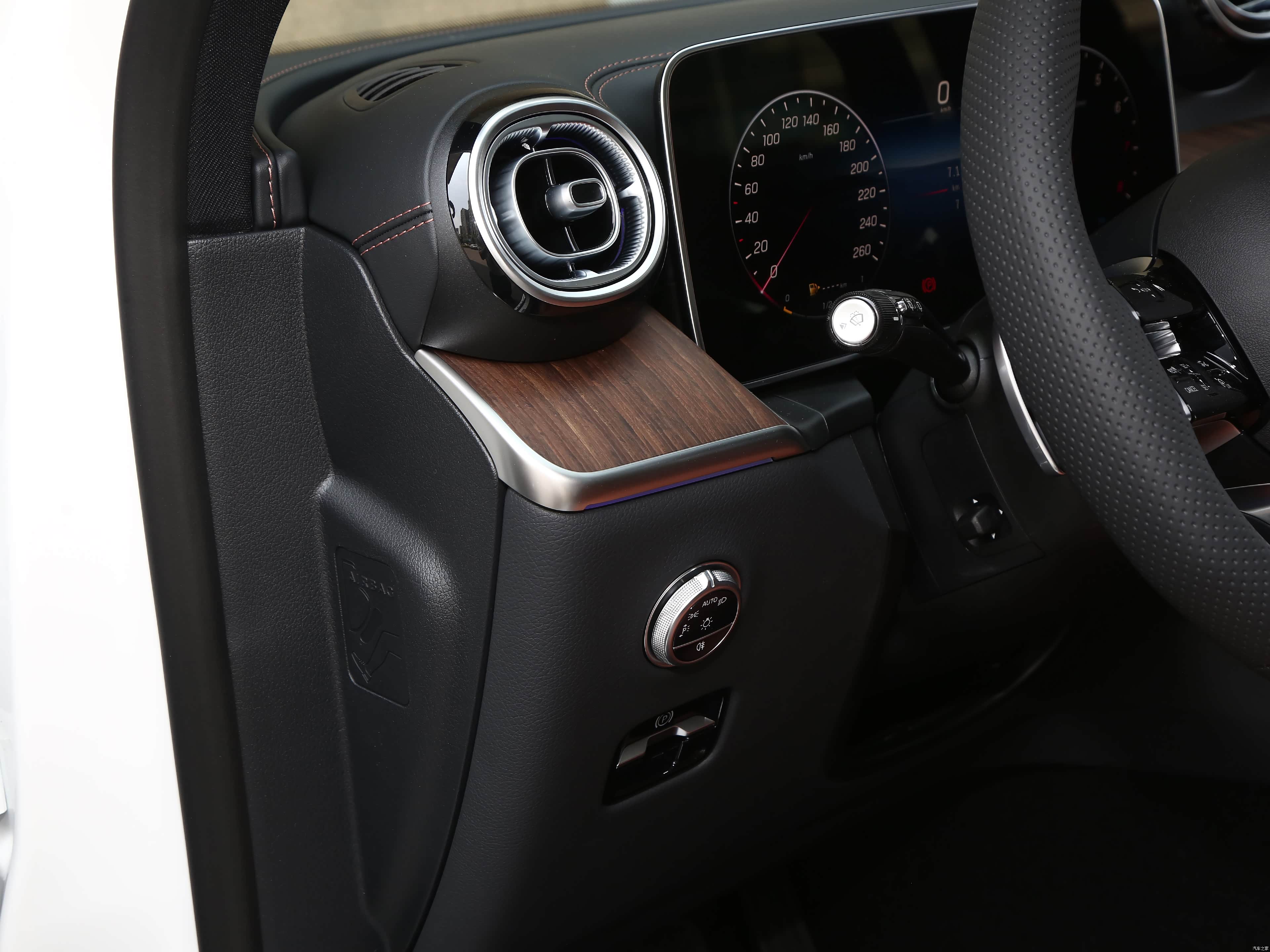 Mercedes-Benz GLC, миниатюра 15
