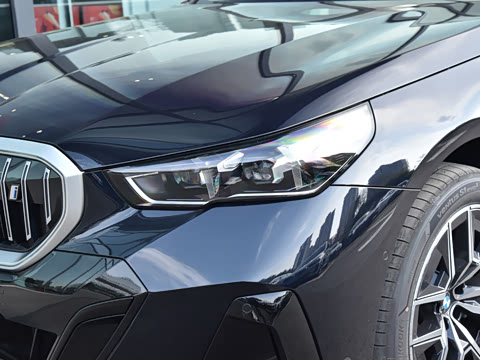 2026�� �Ŀ� eDrive 35L M�˶���װ