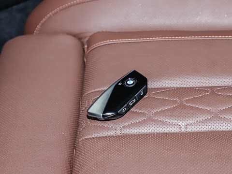 2024�� xDrive40i ������M�˶���װ