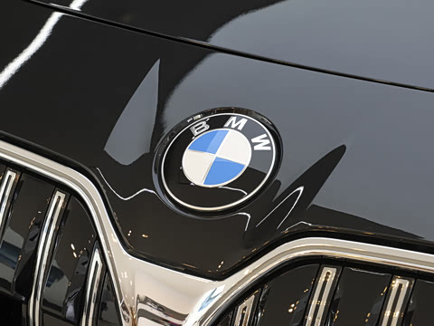 2026�� �Ŀ� 735Li M�˶���װ