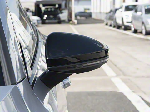 2025�� 55 TFSI quattro ������