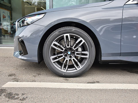 2026�� 530Li ������ M�˶���װ