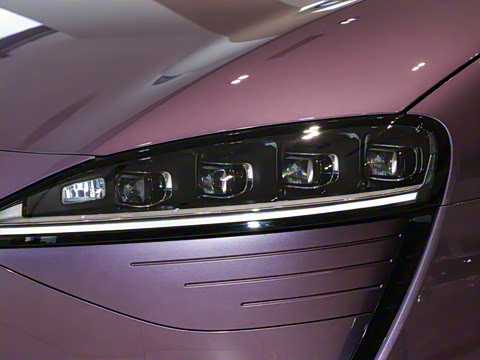 2025�� 703km Ultra�˶���