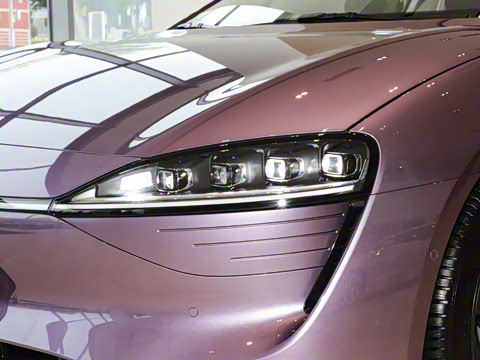 2025�� 703km Ultra�˶���