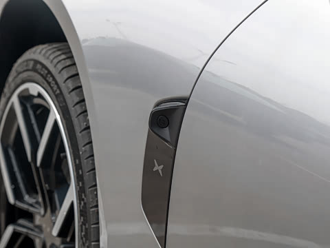 2025�� 820 Max