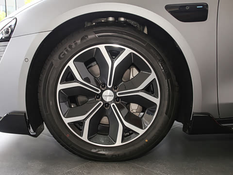 2025�� 705km Max