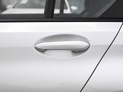 2026�� 330Li ������ M�˶���ҹ��װ