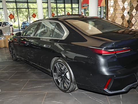 2026�� 740Li ������ M�˶���װ