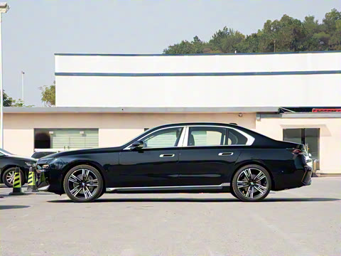 2026�� 740Li ������ M�˶���װ