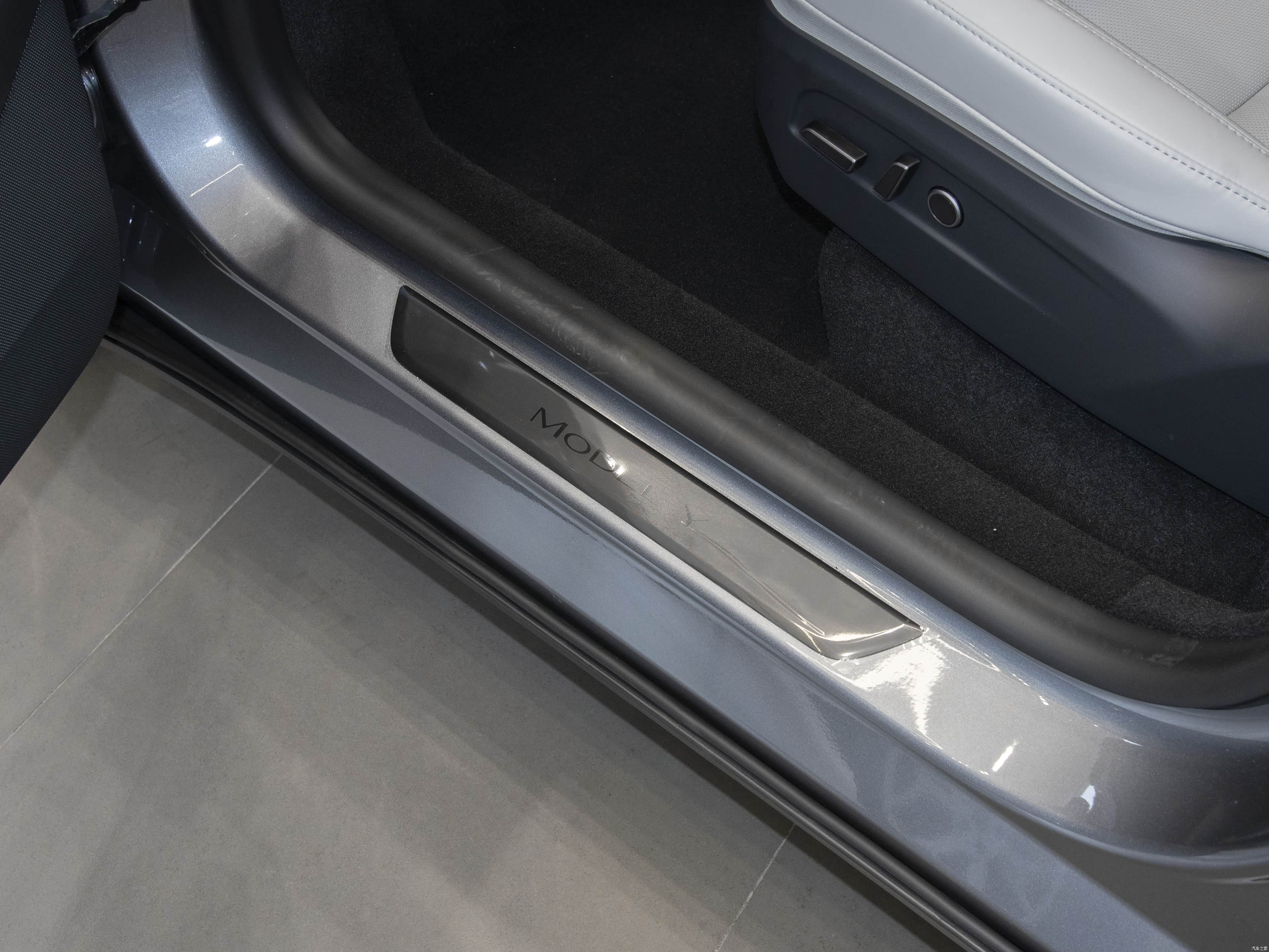 Tesla Model Y, миниатюра 28