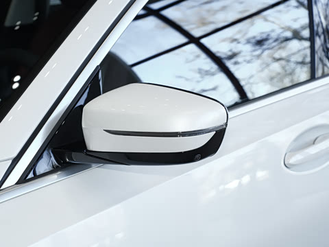 2026�� 325Li M�˶���װ