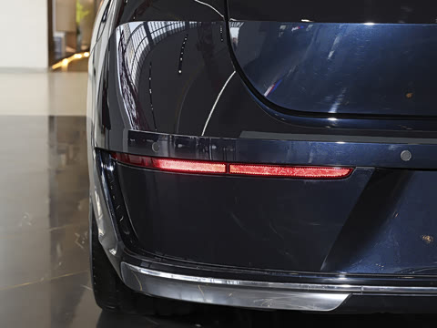 2026�� 735Li ������װ