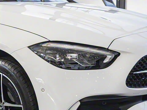 2026�� C 260 L �ҹ�˶���